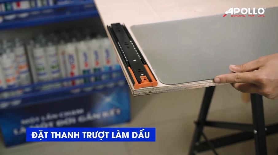 Xác định kích thước của gương trượt và pegboard để các chi tiết khớp với nhau khi lắp ráp